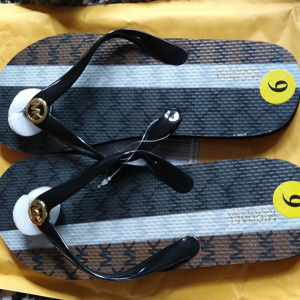 Michael kors NWOT flip-flops
